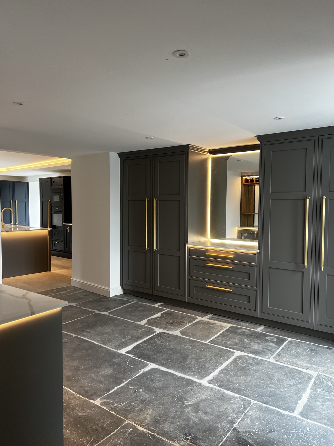 St Issy Barn Conversion fitted kitchen cabinetry
